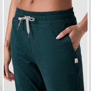 NWT Vuori Performance Jogger in Moss Heather